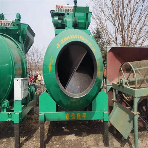 滾筒(tong)攪拌(ban)機 