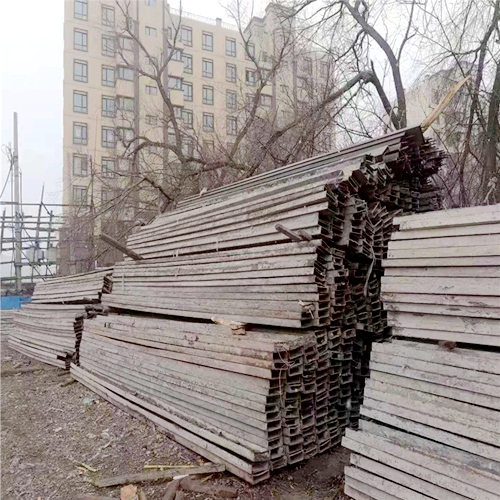 修(xiu)路鋼(gang)模 